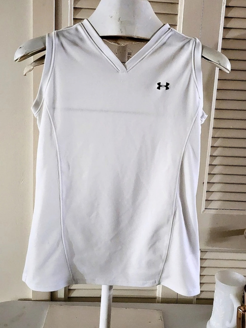 Under Armour HeatGear V-Neck Sleeveless Tank Top Women's White V-Neck Tank Small